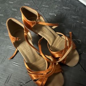 Loraina - 2.5” Slim Heel - Suede Sole